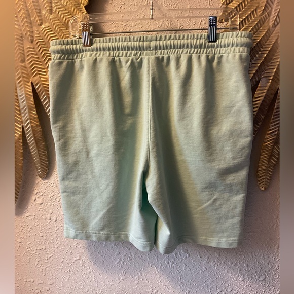 ❌NWOT SpongeBob Sweat shorts size M Patrick green graphic - Picture 4 of 5